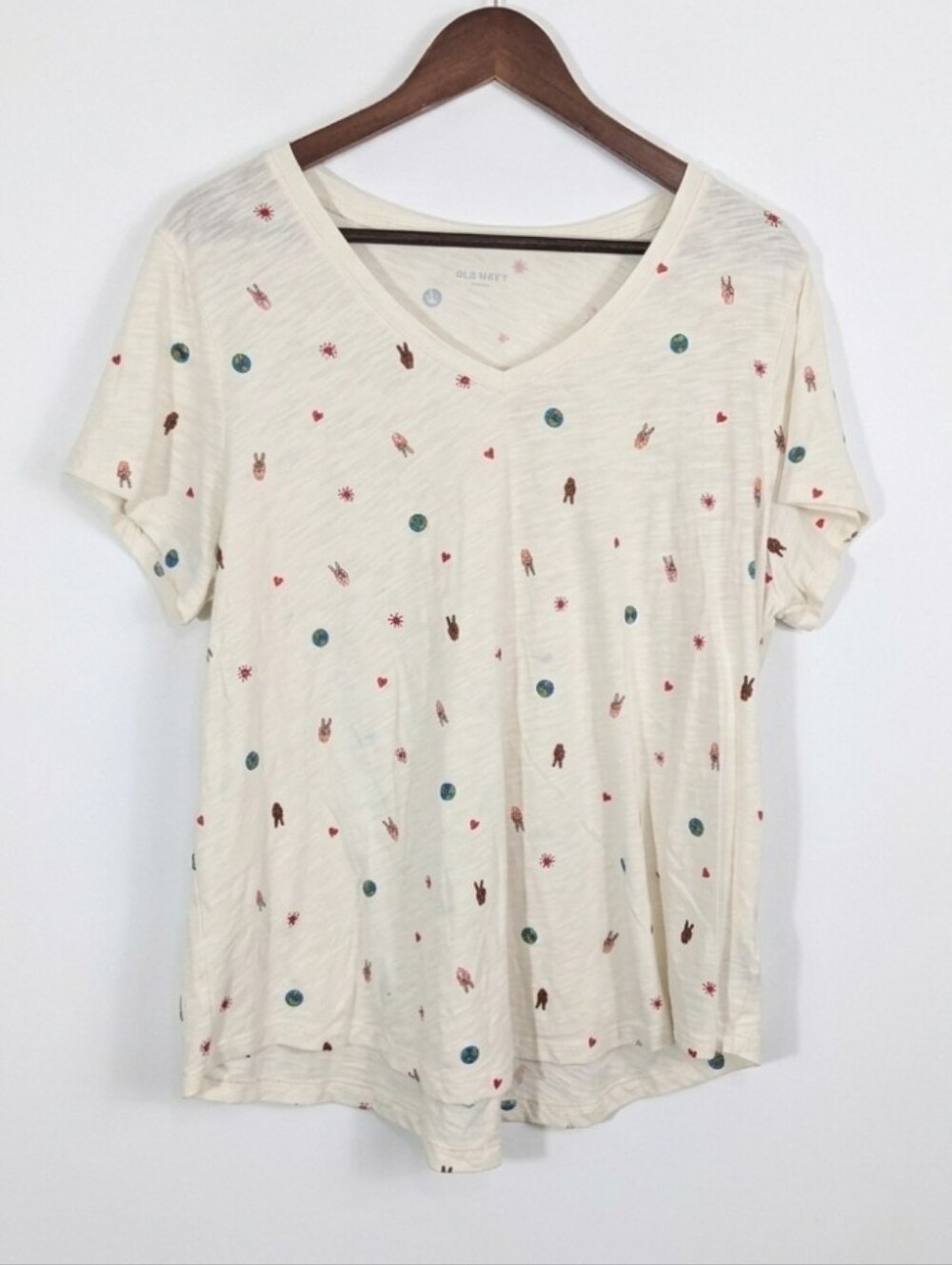 Old Navy cute peace sign/ globe graphic tee